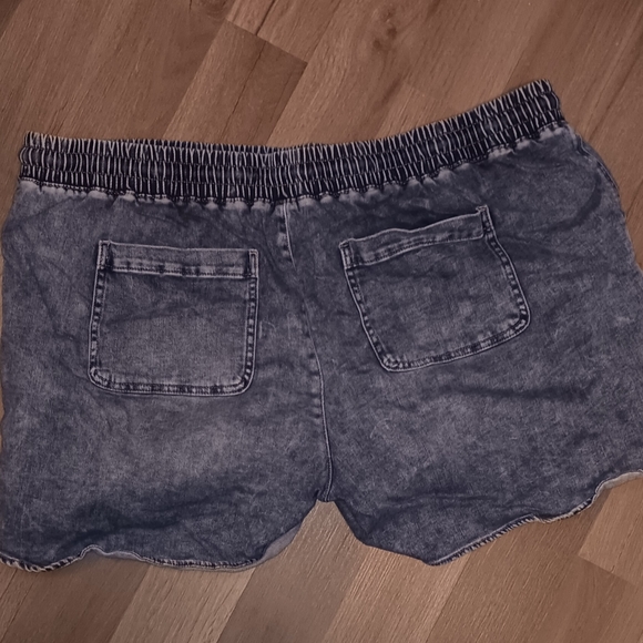 Maurices Shorts - Picture 2 of 2